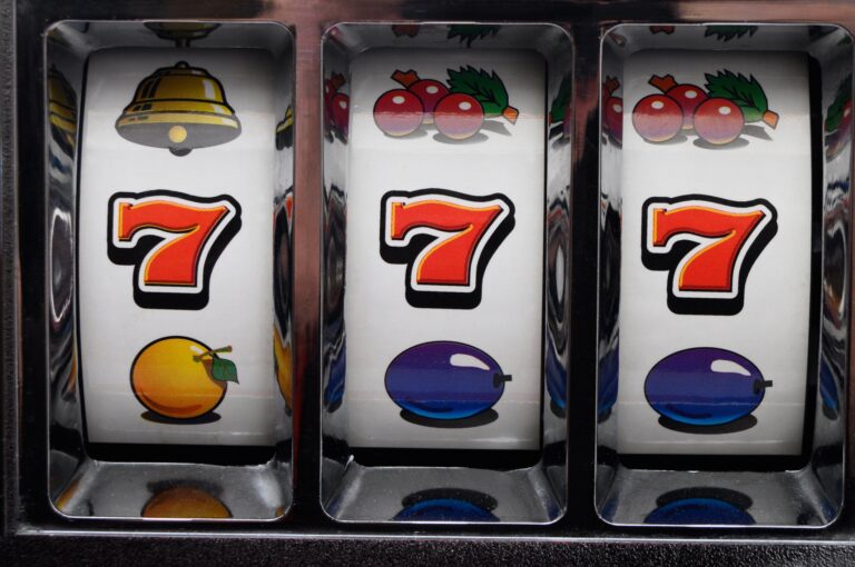 Bagaimana cara kerja putaran gratis pada slot Endorphina?